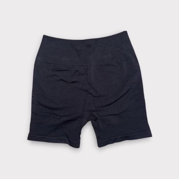 Alphalete Ozone 5.5” Black Shorts - Picture 4 of 4